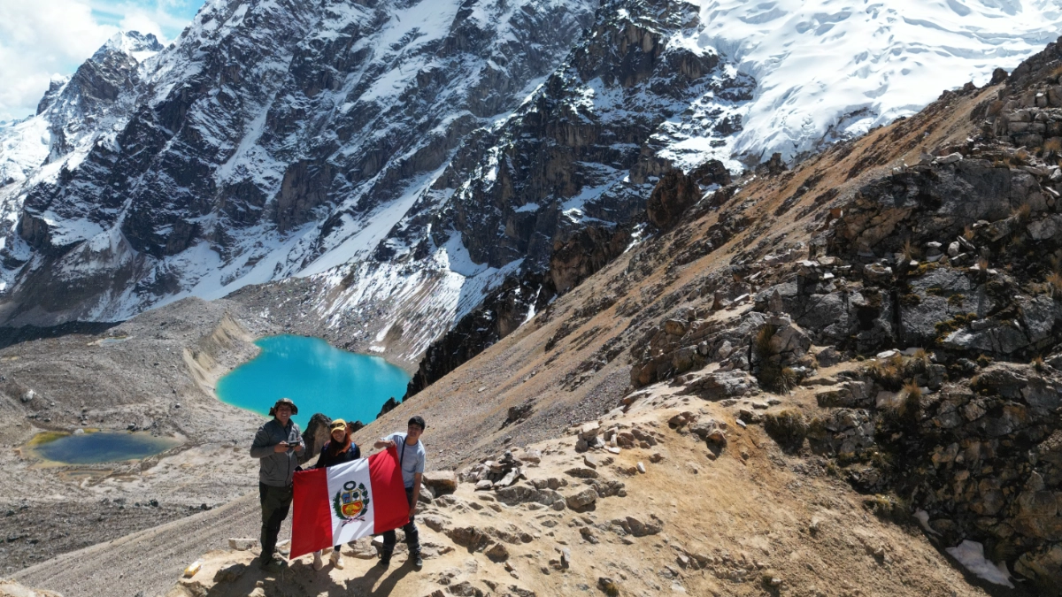 Andean lagoon and snow peaks on the Inkachiriasqa full day trek from Cusco